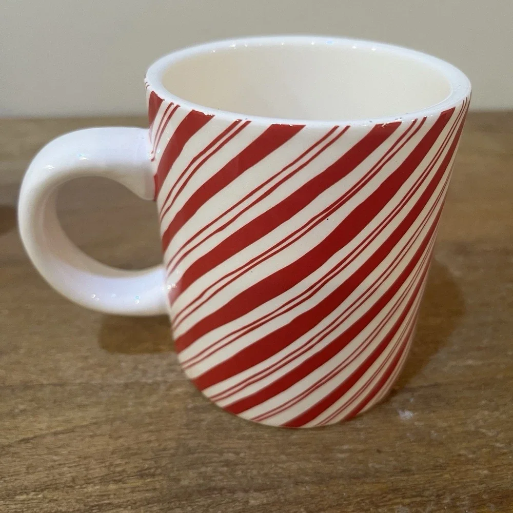 Sur la Table Christmas Holiday Mug Set of 2 Snowflake Candy Cane Red Coffee Cups